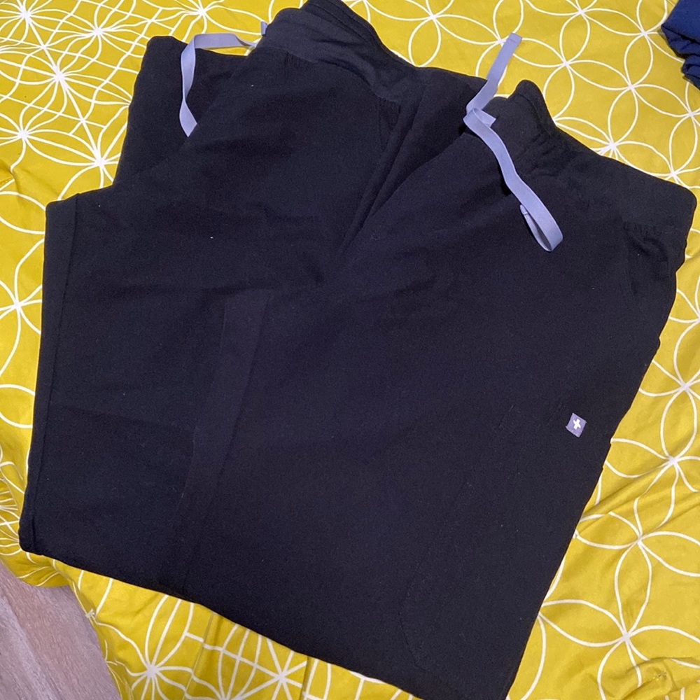 Figs black scrubs